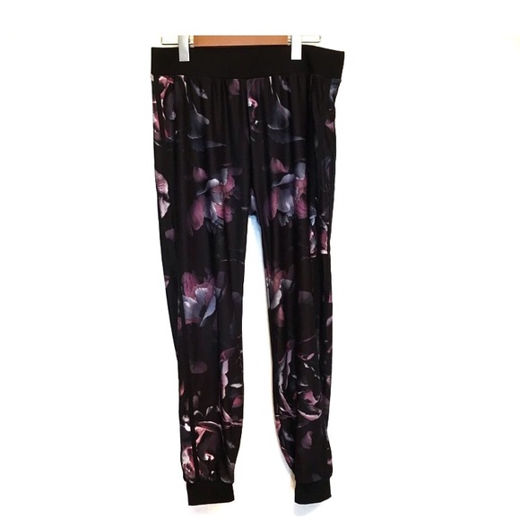 Reitmans medium floral printed jogger - Picture 6 of 7